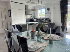 Appartement 3P, 8 Couchages, Terrasse, Calme, Juan Les Pins - FR-1-252-195